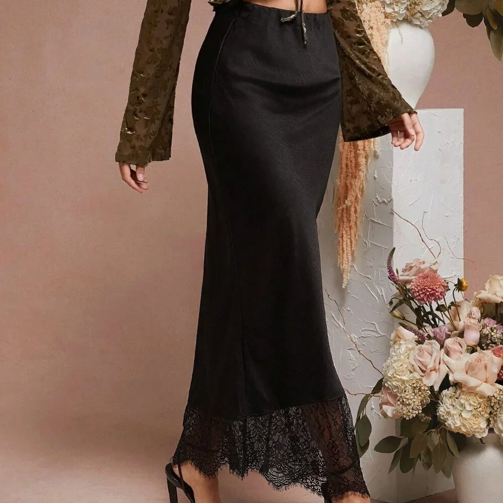 Black Elegant Women's Satin Lace Hem Detail Low Rise Skirt